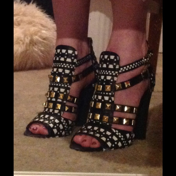 STUDDED AZTEC HEELS - Picture 3 of 4